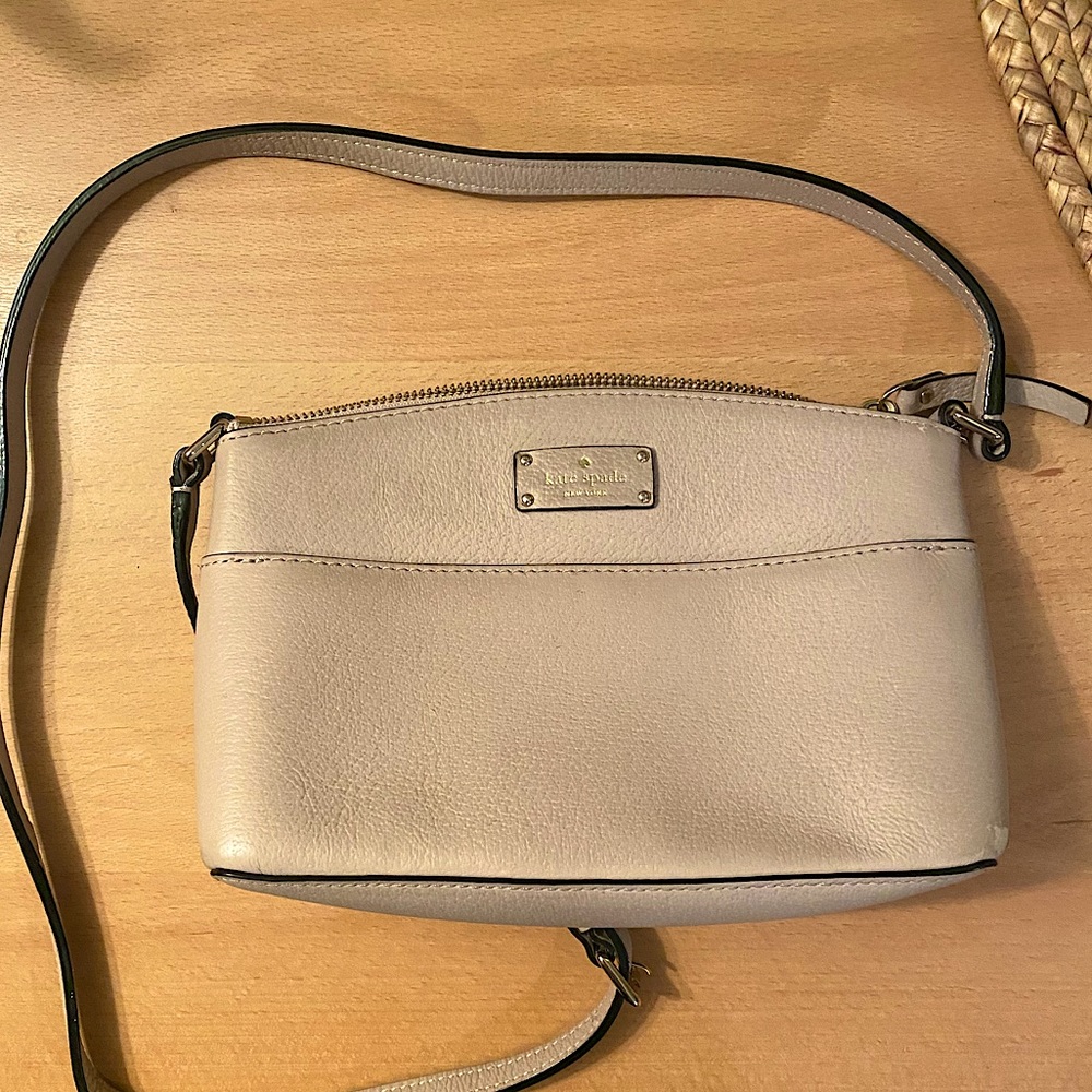 BEIGE KATE SPADE CROSS BODY